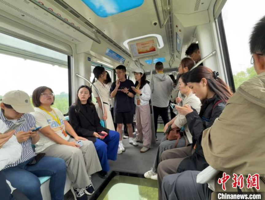 中外记者在湖北感受科技创新澎湃动力